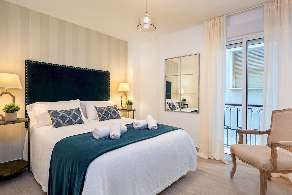 Magnificent 3 Bd 2 Bathrooms in Plaza de las Flores