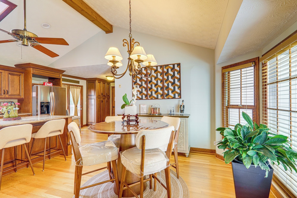 Stylish Country Living: Serene Suwanee Retreat!