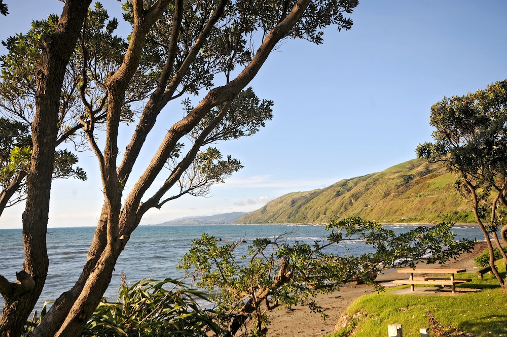Kapiti Waves Beach Retreat