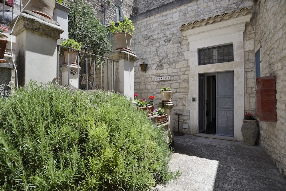 Hotel Edel Emotional Domus Et Luxury - Image 1