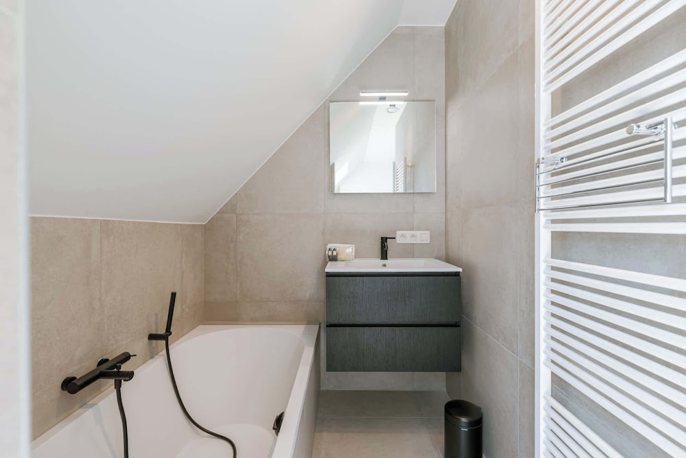 Huswell x Bel Air - Modern City Apartment With Terrace Designer Touches