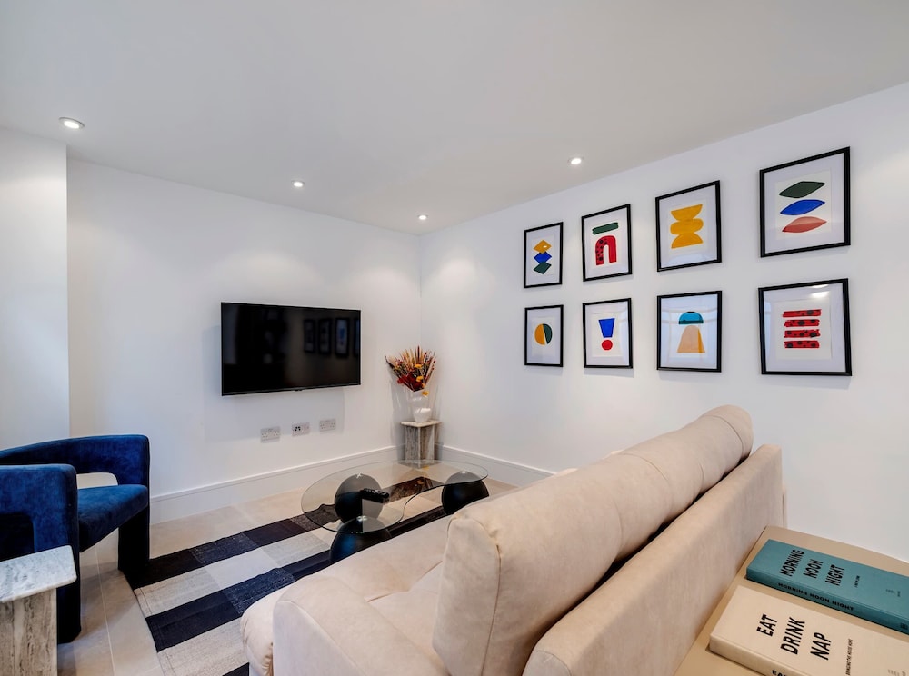 The Urban Minimalist- Notting Hill 2 Bed