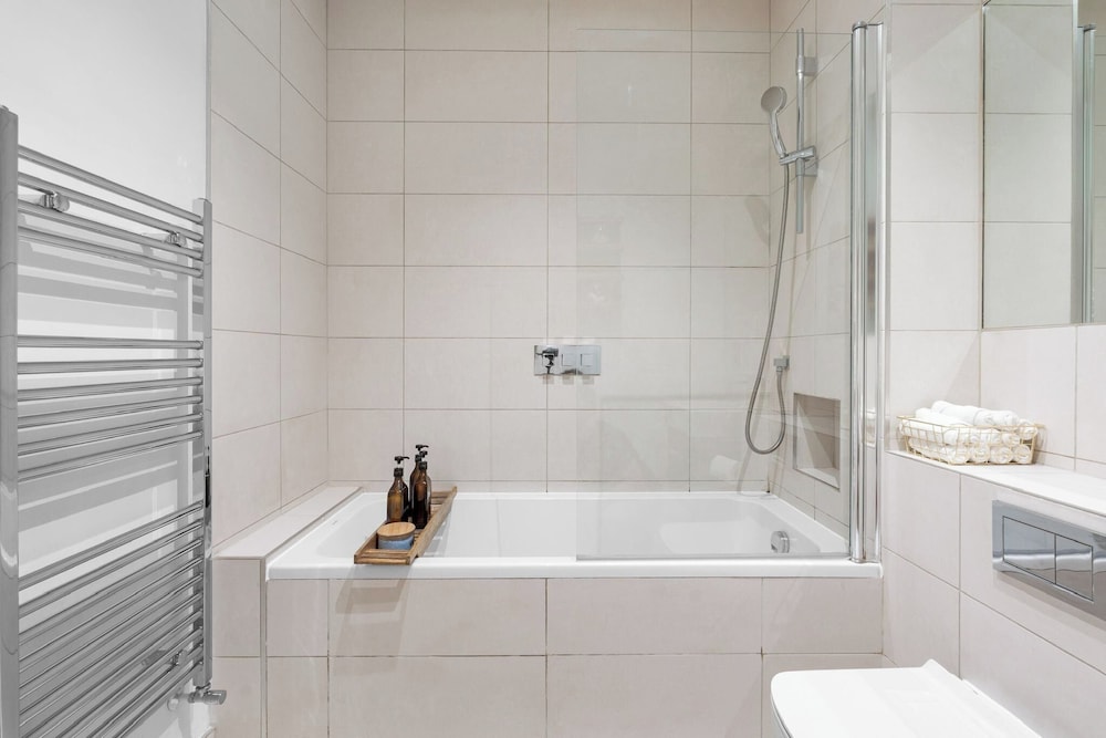 London Road Apartment in Isleworth