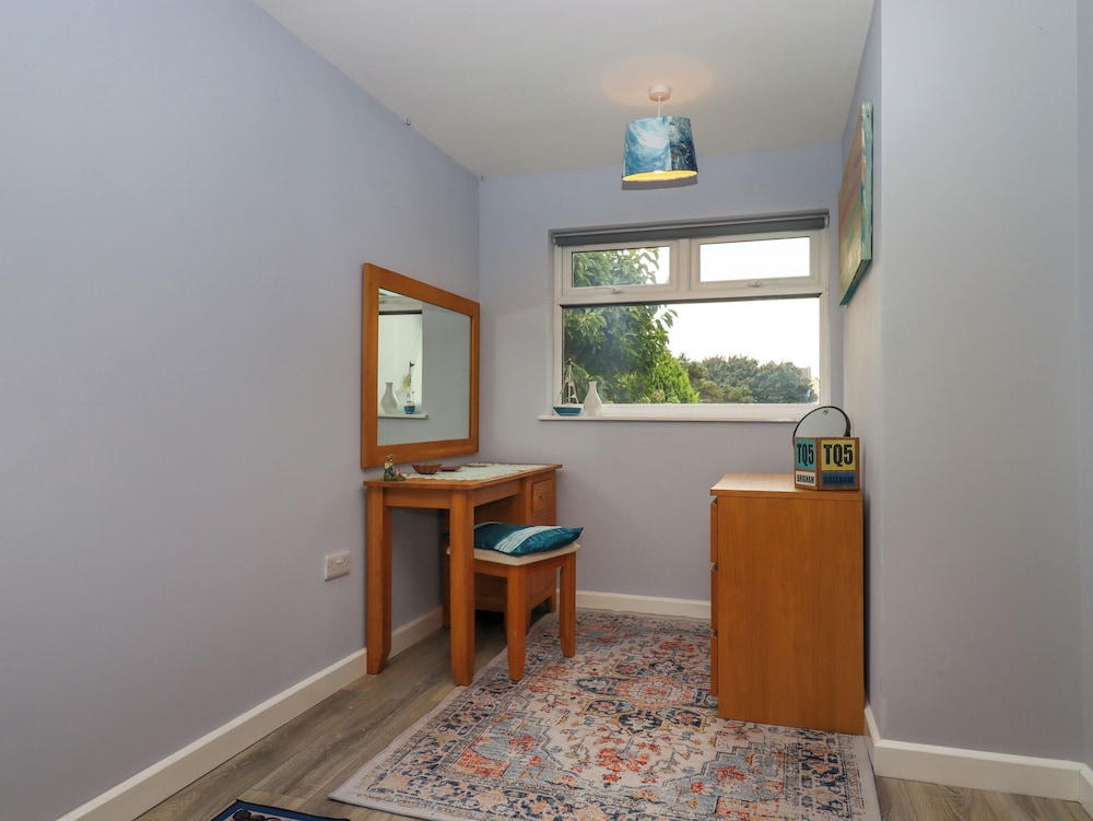 Brixham Breeze Cabin