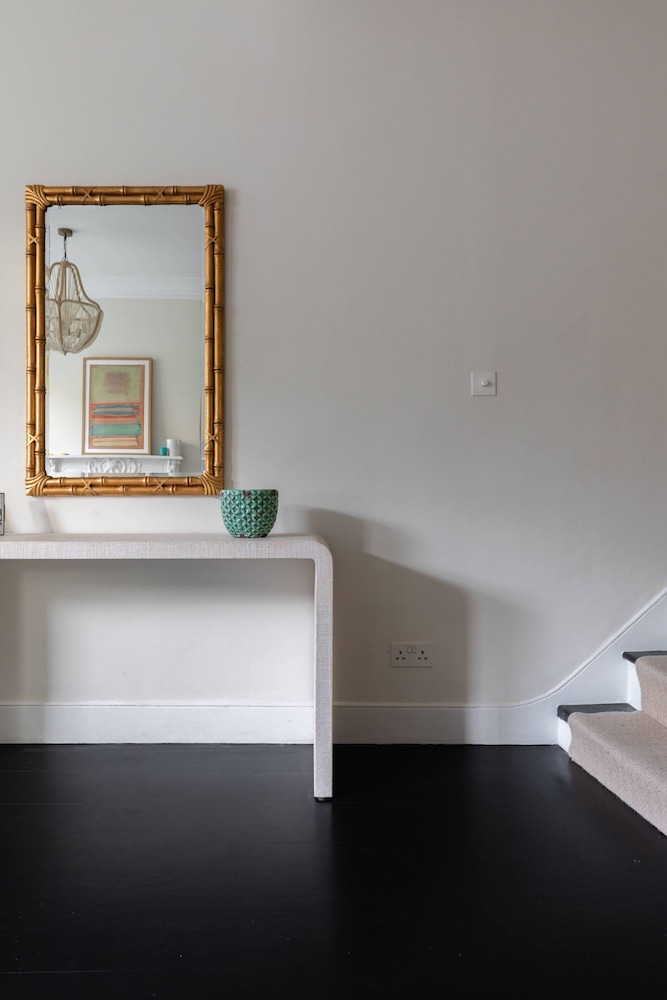Edith Grove Viii by Onefinestay