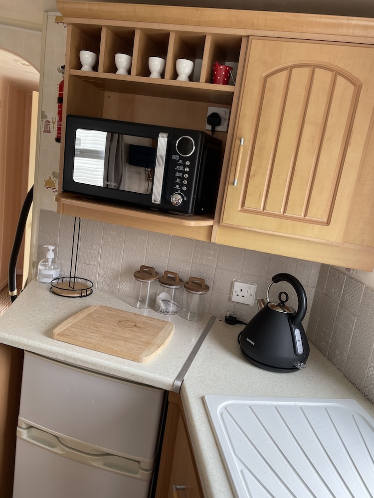 Charming 6 Birth Caravan in Skegness view 3