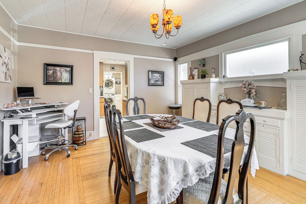 Miracle Mile Stay: Classic Stockton Home w/ Yard!
