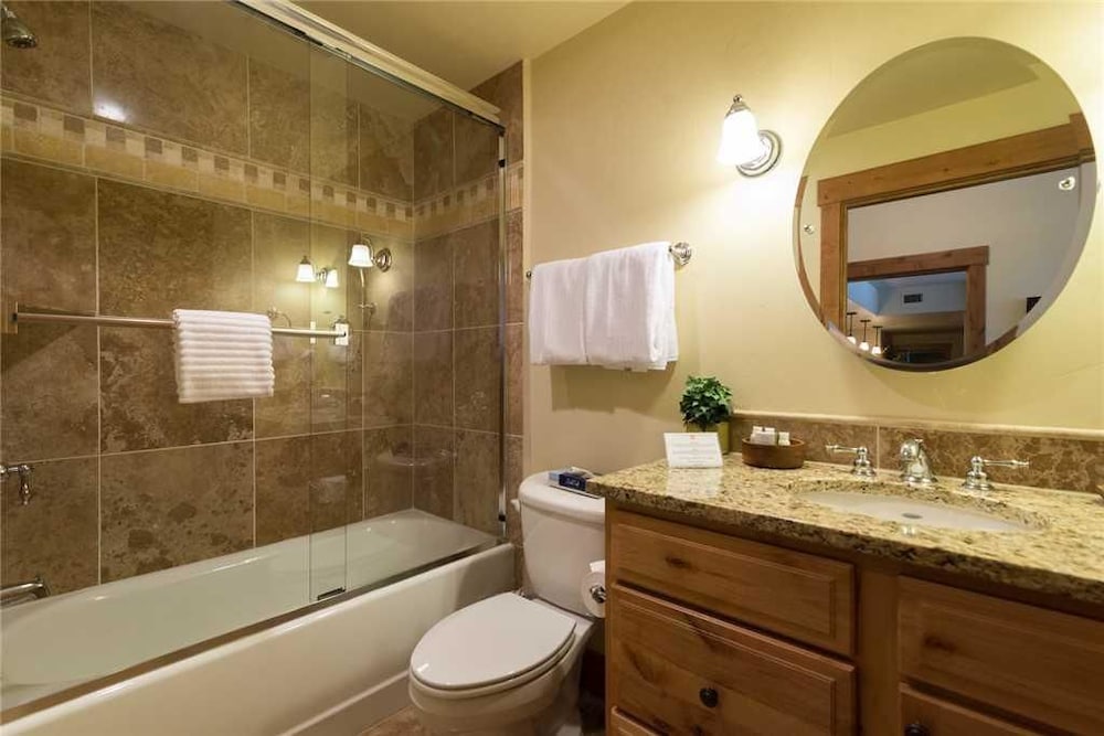 5101 Emerald Lodge, Trappeur's Crossing Apartment 3