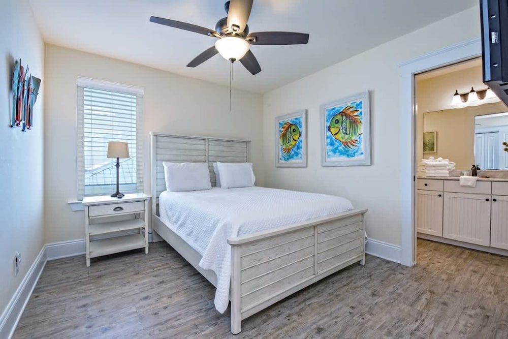 Beachfront 5bed Easybreezy East