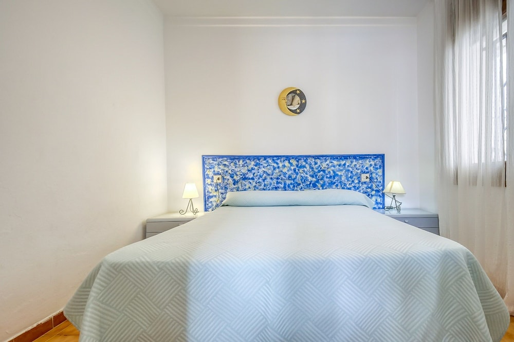 Apartment in Roses by Rocky Beach