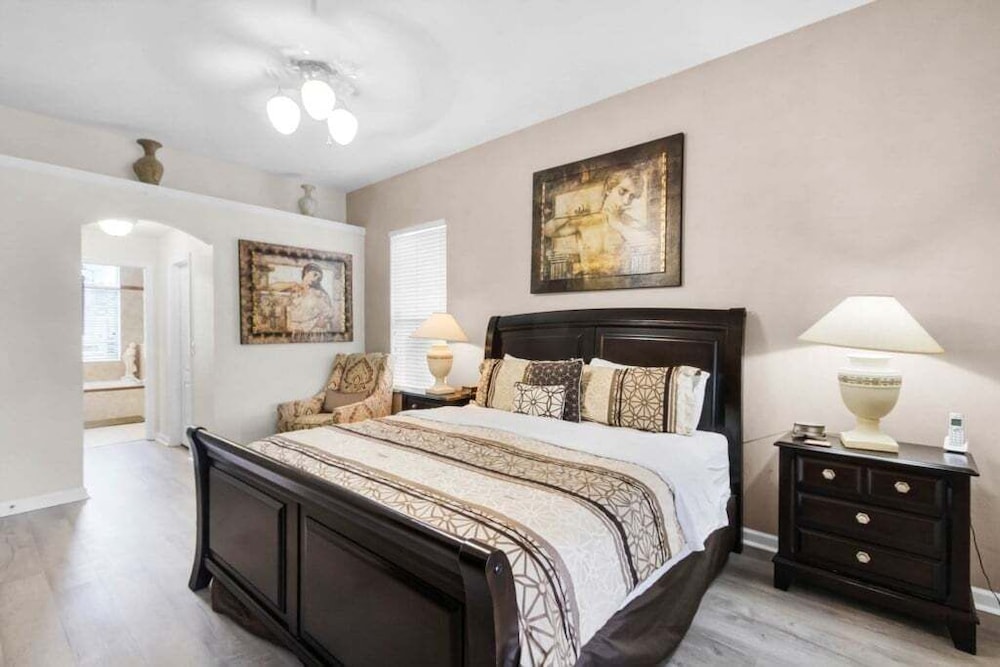 4 Bed Pool Home, Pool Table & More 4 Bedroom Villa