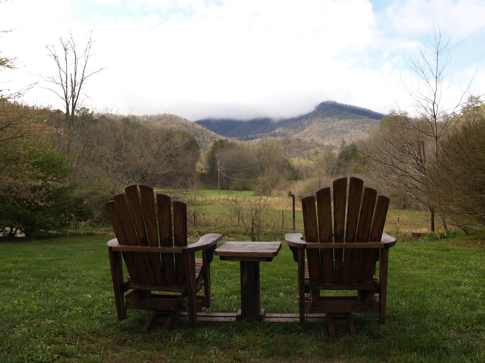 Henson Cove Place B&B with Cabin