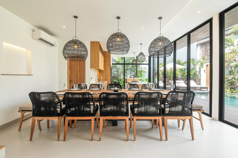Elegant 6BR Canggu Retreat Just 400m to the Ocean