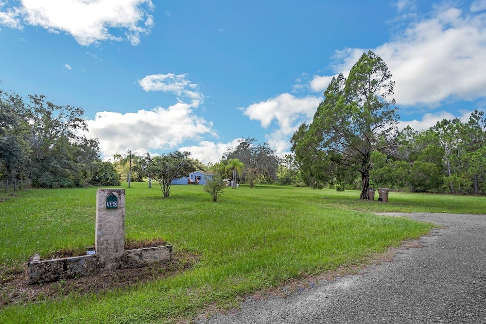 Relaxing 4br Hideaway In Groveland 4 Bedroom Cottage by RedAwning - Property Image 10