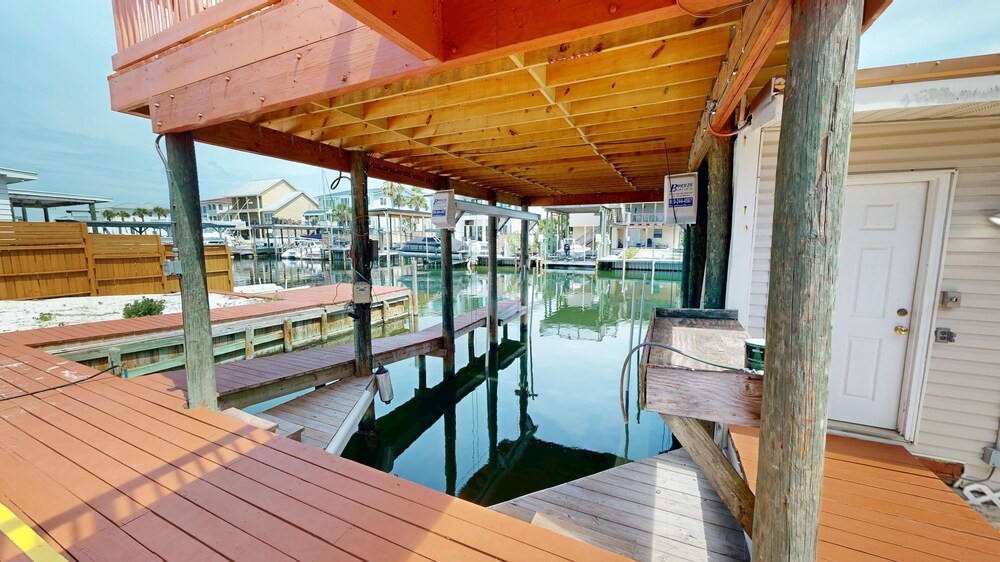 Canal Breeze Cottage 4 Bedroom Home