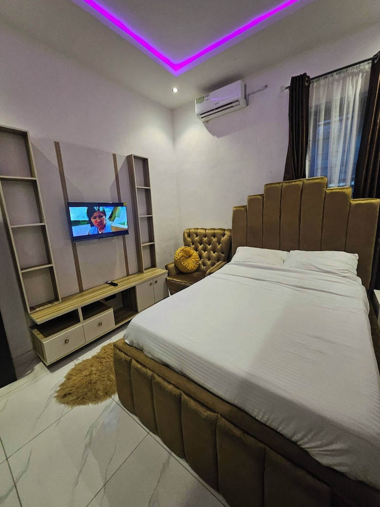 Luxury 5 Bedrooms Duplex With Swimming Pool