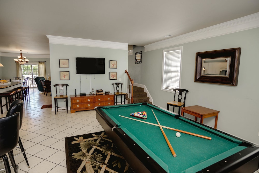Bermuda Breeze D Holiday Home 8 bedroom By Affordable Large Properties