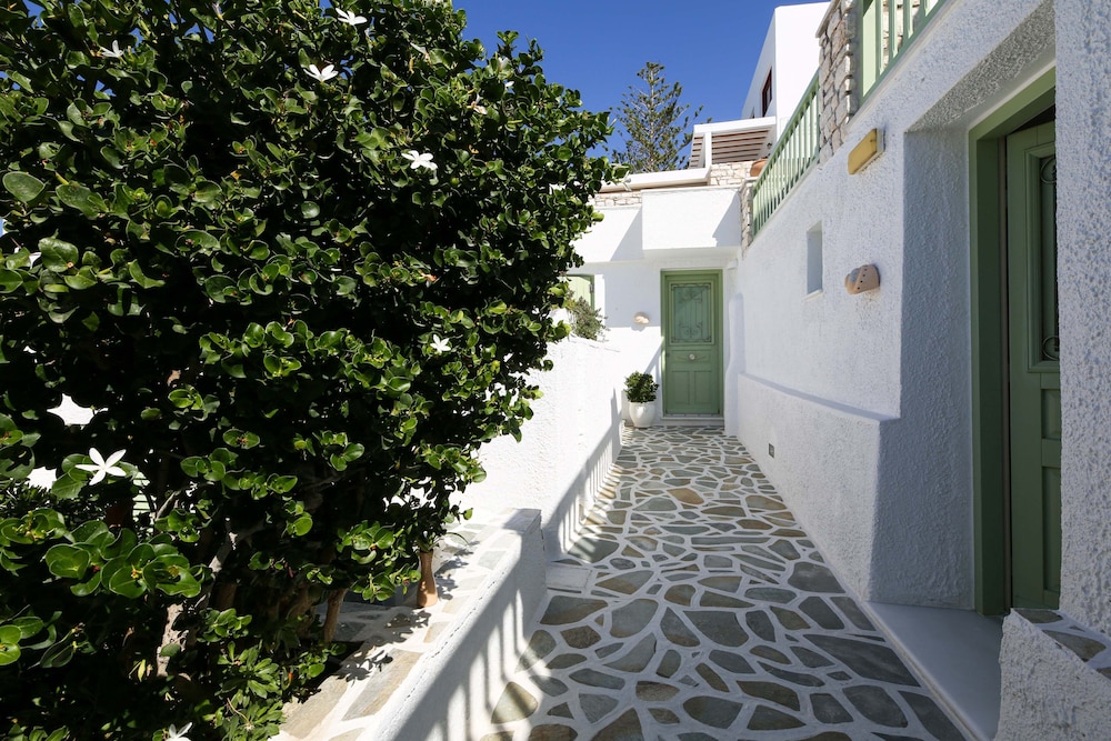 Villa Isabella Studios & Suites