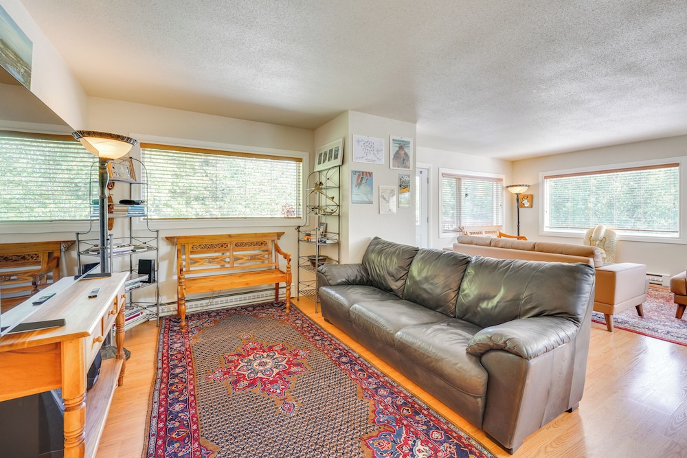 Explore Alaska: Woodsy Home w/ Deck in Palmer