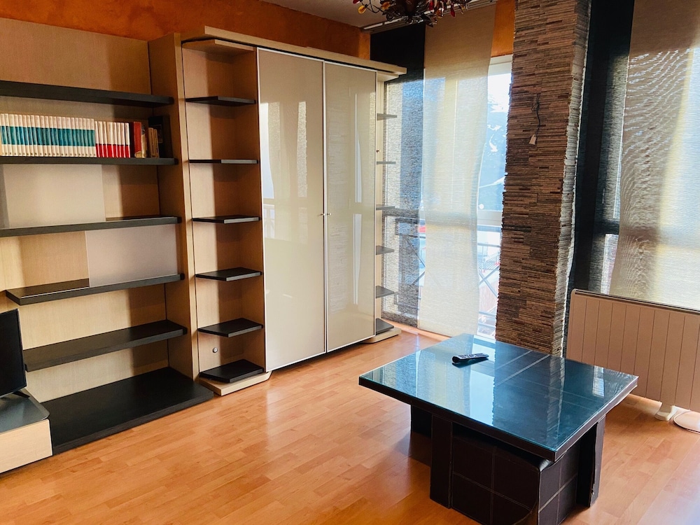 Estudio Edificio Serraneu Asn, apartamento en Monachil — hotel room