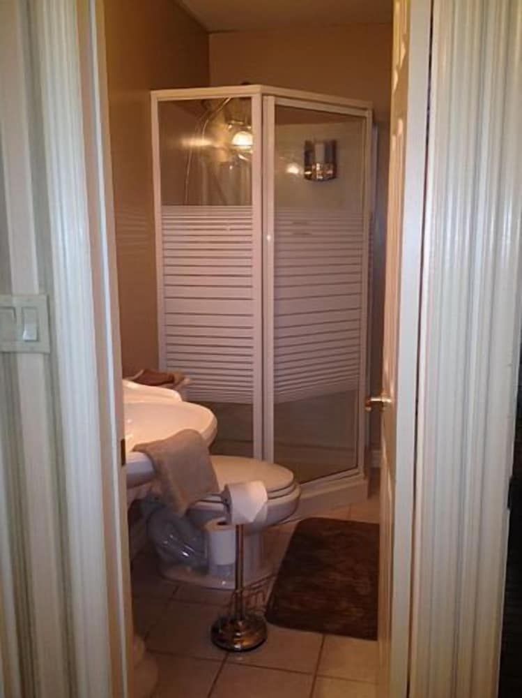 Brockville Vacations - The Noble Suites - Property Image 147