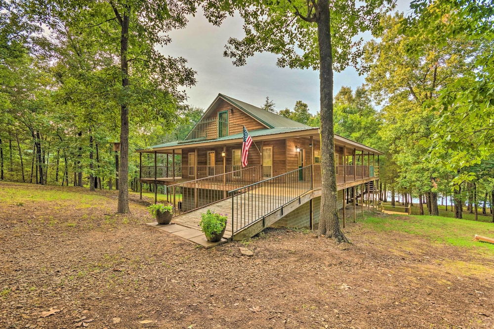 Scranton Vacations - Lakefront Hideaway in Scranton: Spacious Deck - Property Image 22