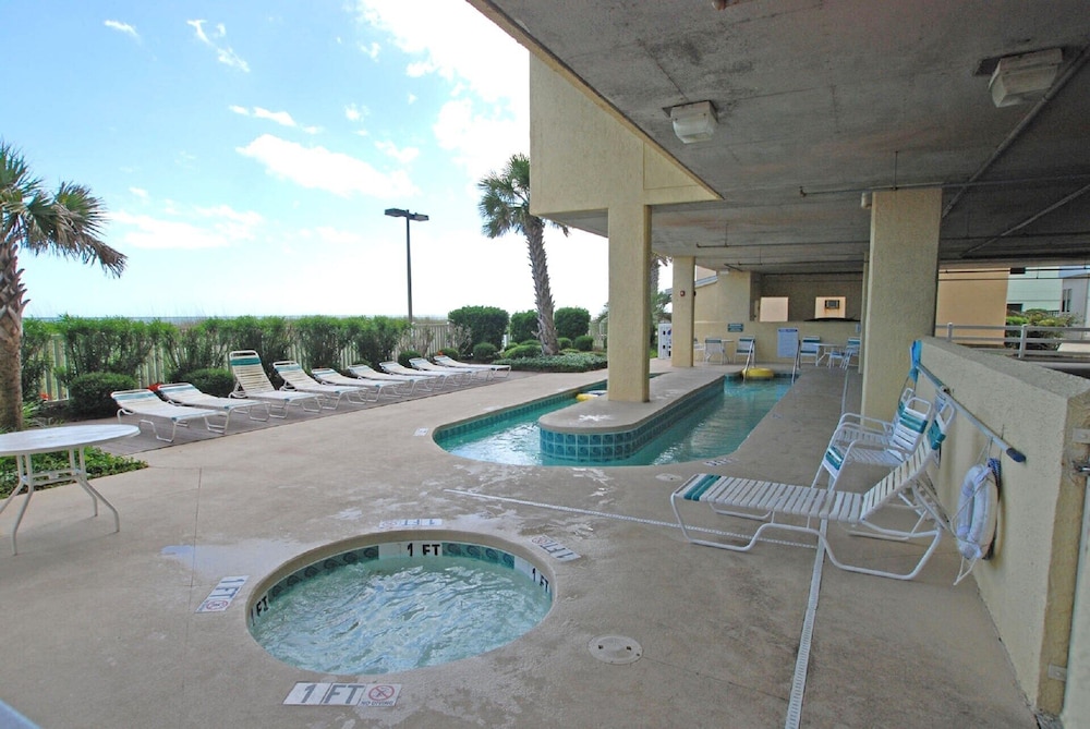 Sunrise Pointe 11f 3 Bedroom Condo by RedAwning
