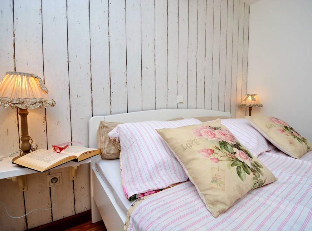 Blissful Bay Apartments Vrboska
