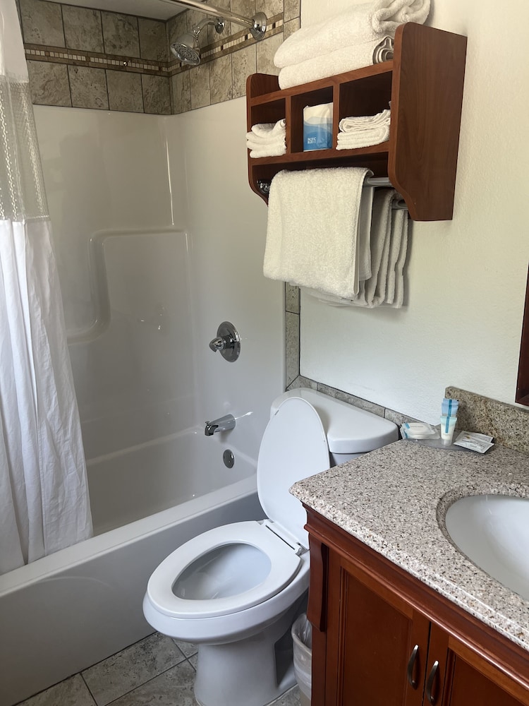 All Star Inn & Suites