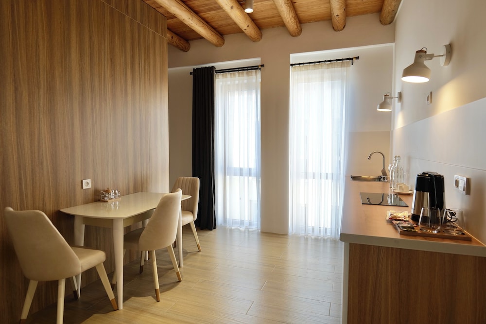 saada boutique studios