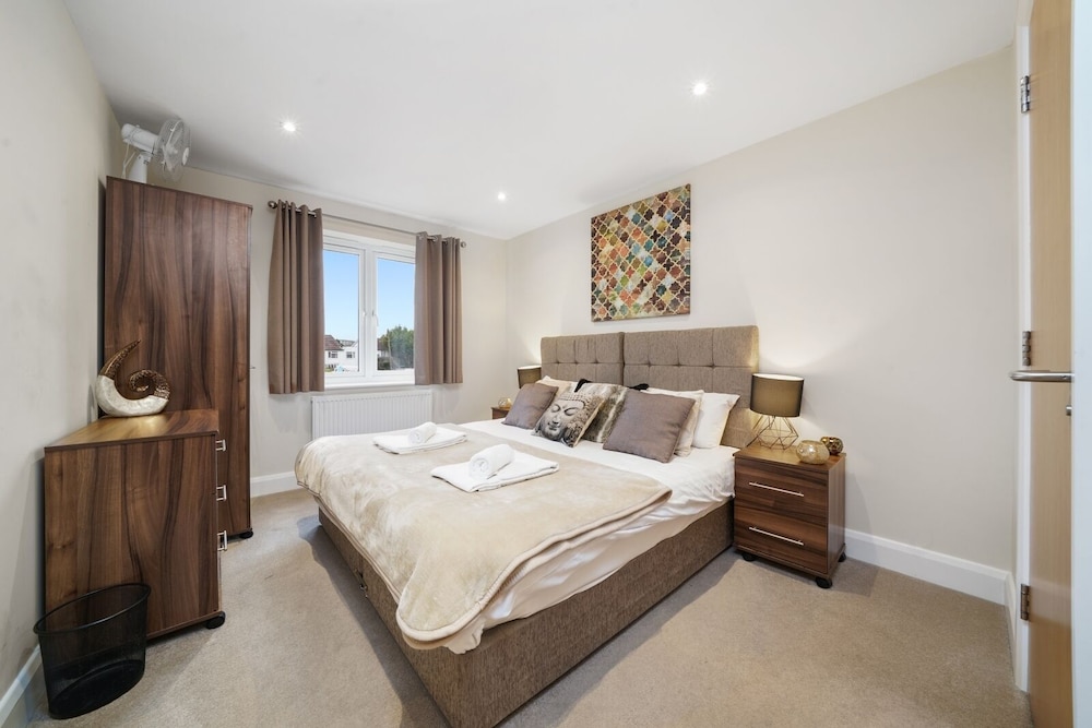 Heathrow Living Serviced Apartments by Ferndale