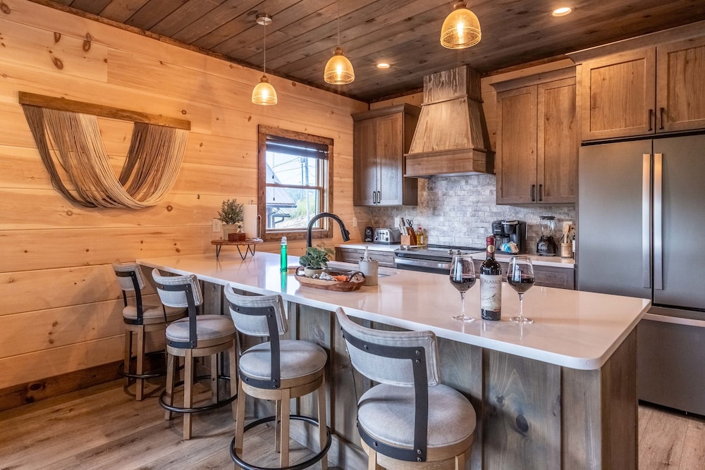 Raccoon Ridge Retreat - Gatlinburg Mountain Escape