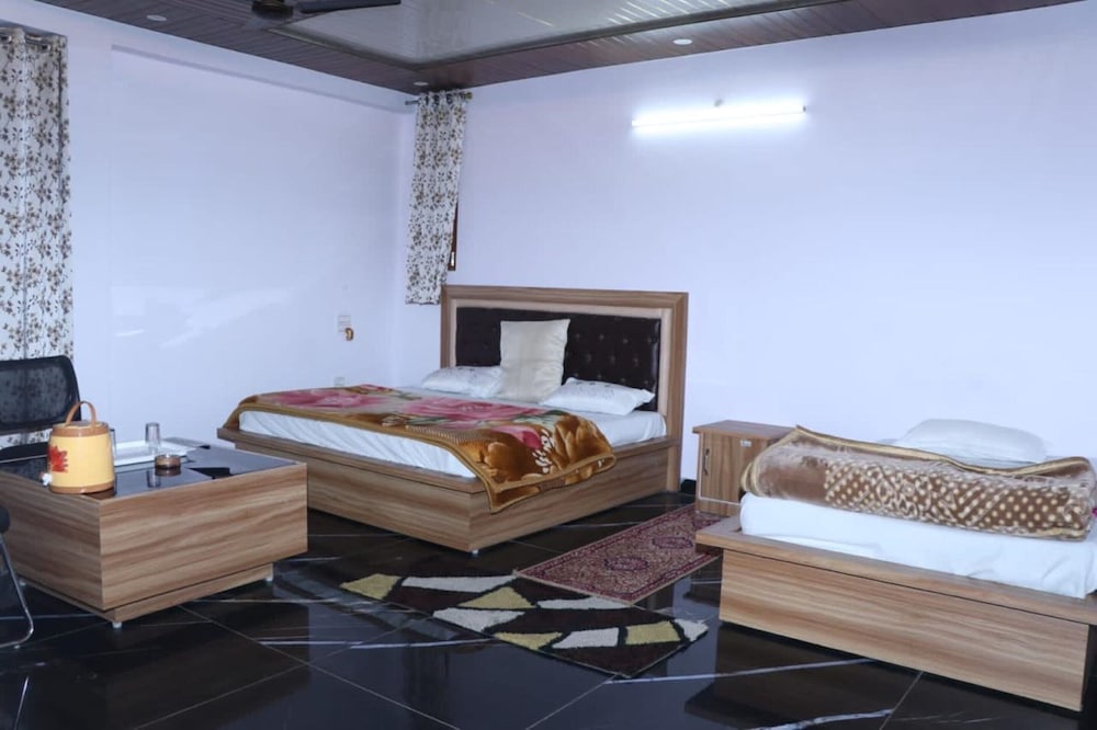 Shri Anand Hotel Berinag