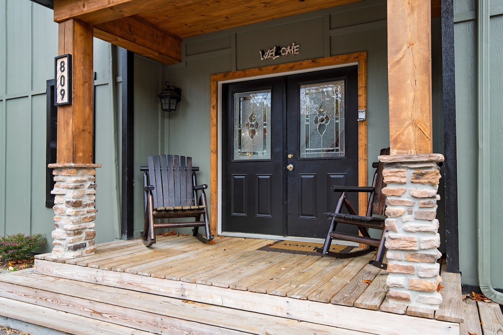 Greene Mountain Lodge by Avantstay Sleeps 22 Hot Tub Game Room Theater