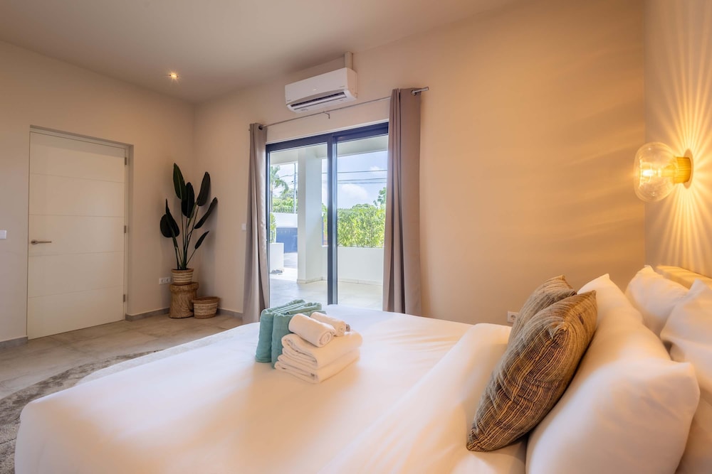 Chic 3BR Apartment Mambo Beach Area Stay