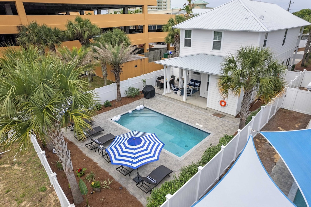 Pool, Patio & Outdoor Dining + Walk to Shore, Pier Park Sanctuary on Sands