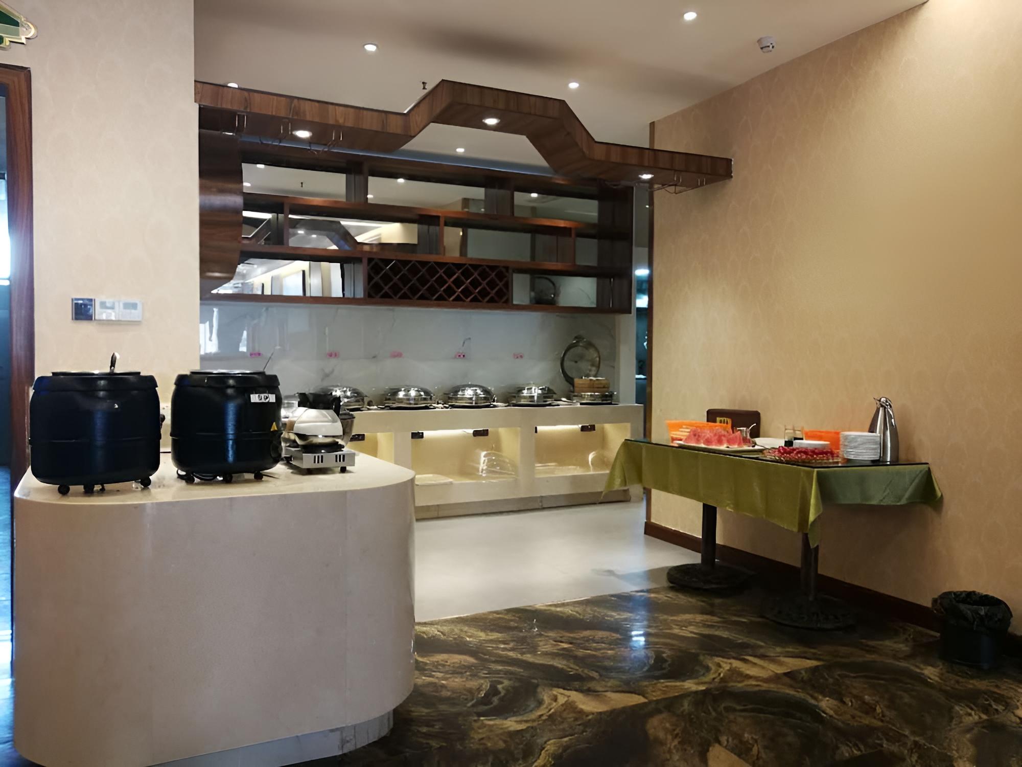 Vienna Hotel Gongming Bus Station