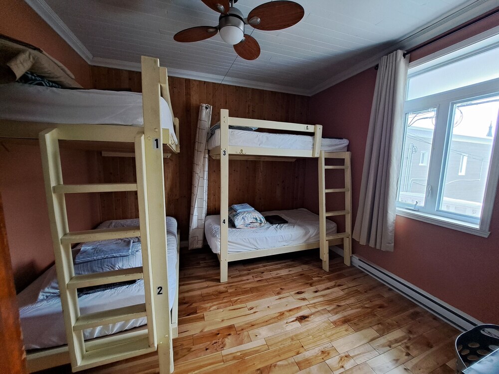 Levis Vacations - Auberge Jeunesse LouLou's Backpacker Hostel - Property Image 11