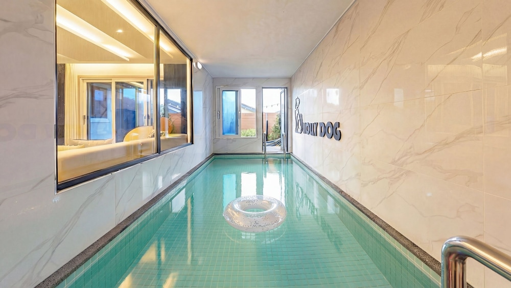 Taean Holy Dog Pool Villa