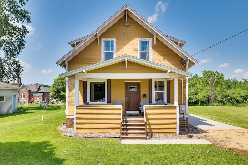 Gas Grill & Porch: Rural Hixton Vacation Home!