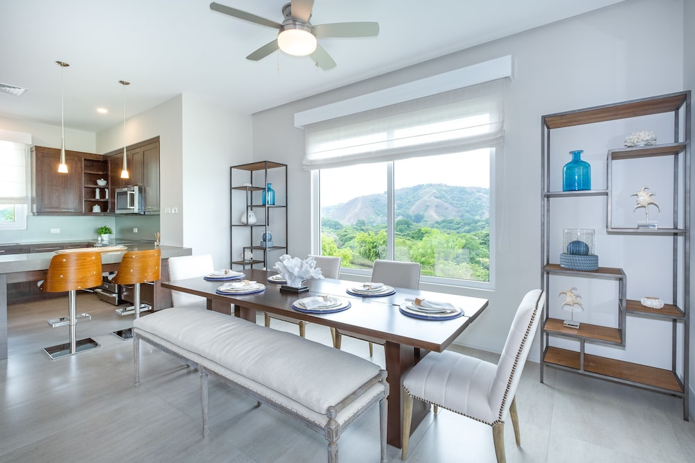 CR Luxury Los Sueños Condos