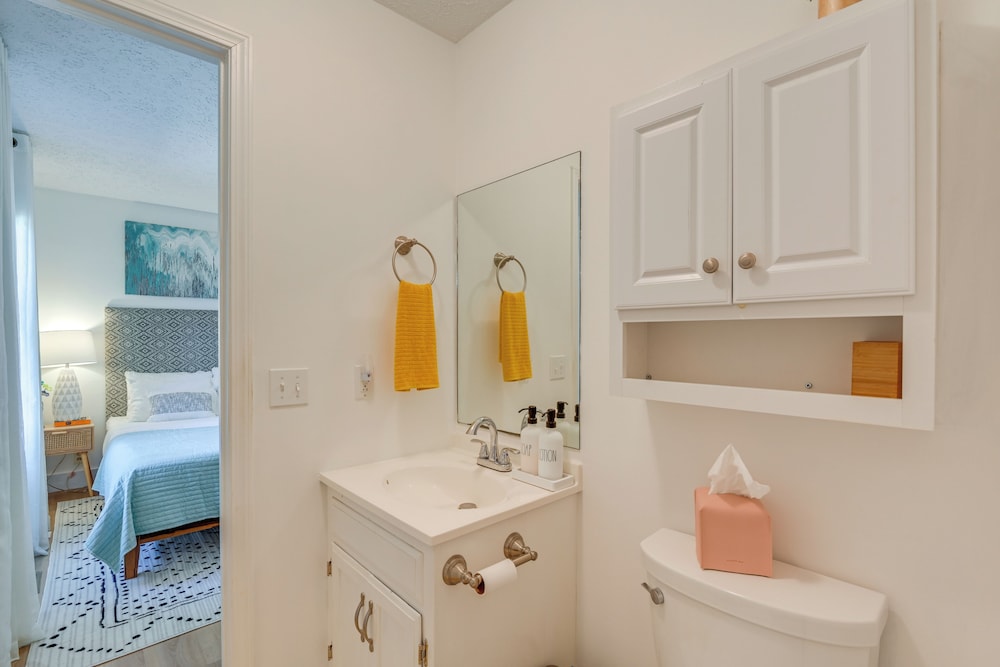 Family Home w/ Furnished Deck in Fairview!