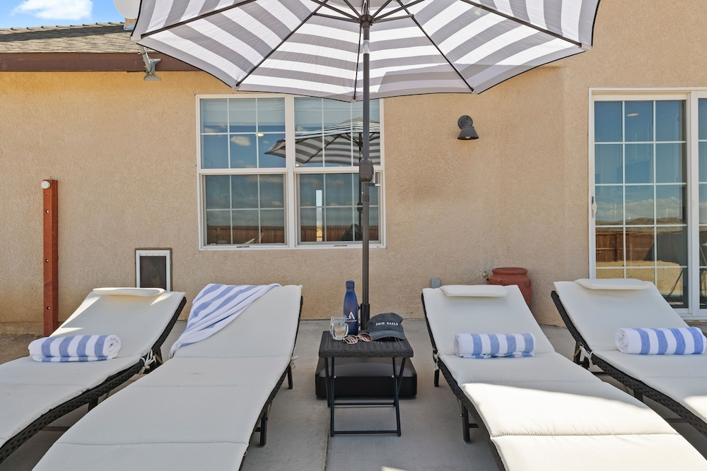 Casa De Kota by Avantstay Pool Firepit Games Secluded Chic