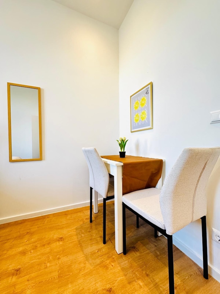 Cozy 3BR Apt Near Kaufpark Alterlaa