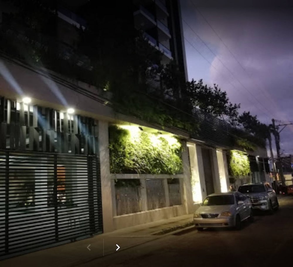 Luxury Condo 1 Br Pool Excellent Location