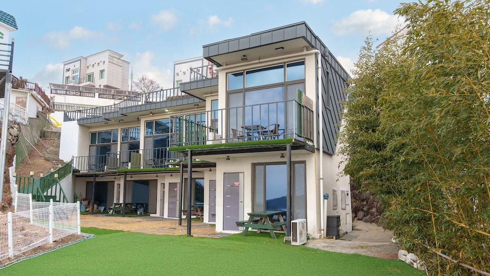 Yeosu Island Pet Pension