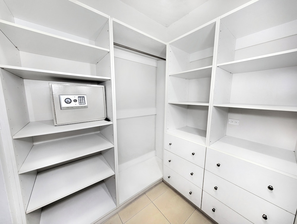 YC 1701l Apartamento 2 BDR Av Balboa