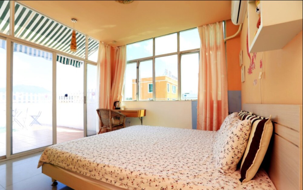 Romantic Seaside Hotel