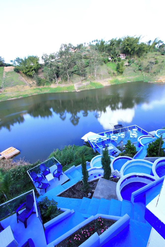 Hotel y Termales Castillo del Lago