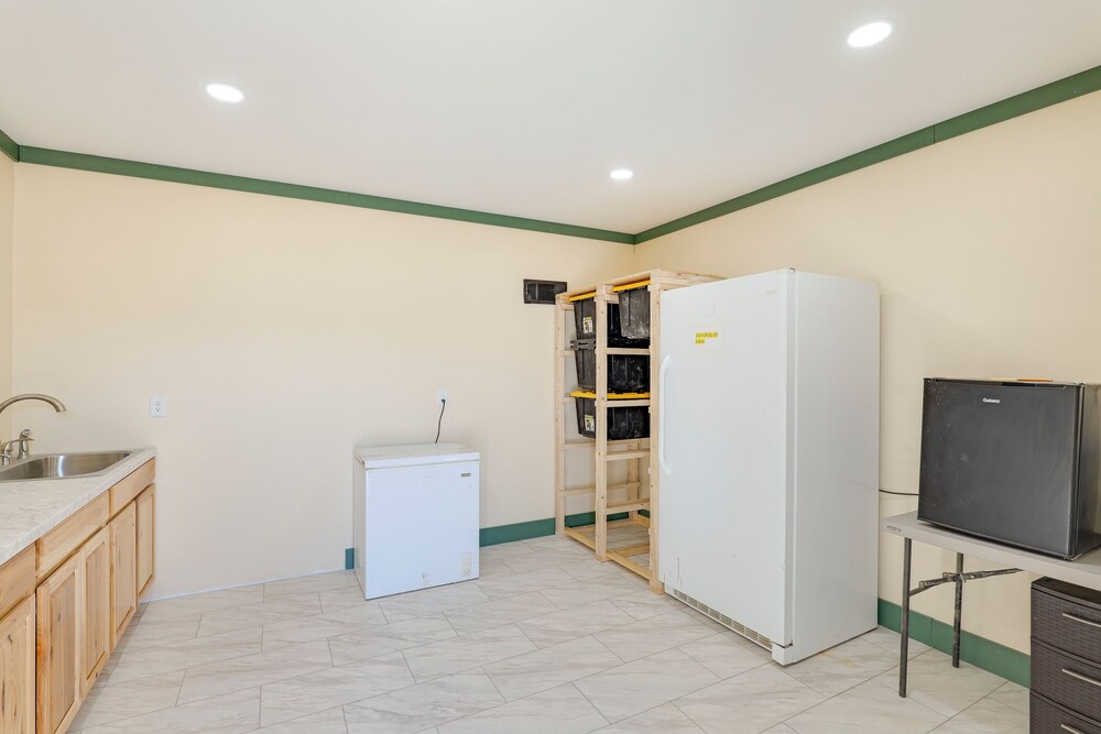 9 Mi to Lake Carlsbad: Pet-friendly Apt
